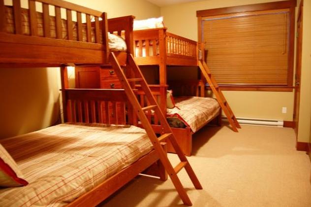 Stonebridge Lodge Big White Ski Resort Room photo